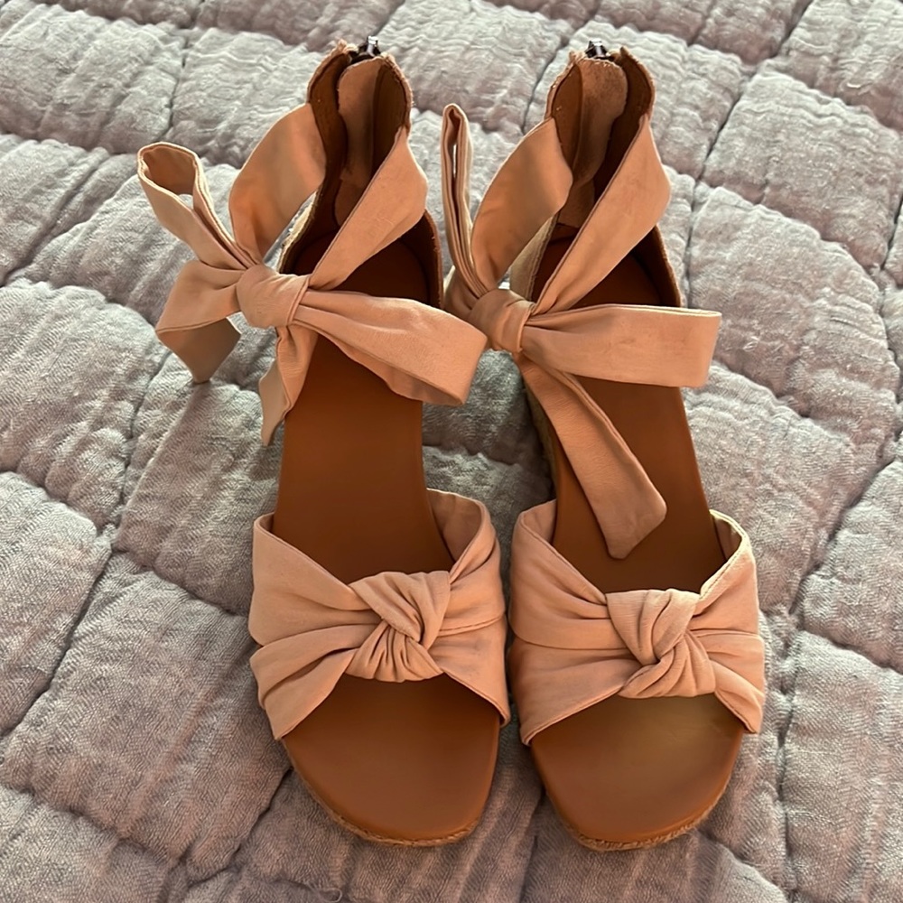 NWT Cream Ugg espadrilles